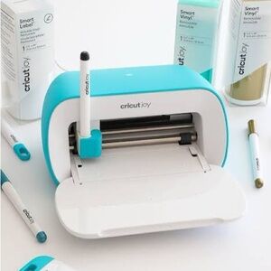 Cricut Joy Crafting Tool in Teal and White